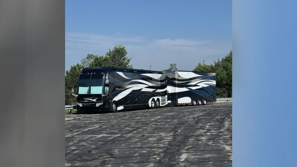 2023 Emerald Prevost H3-45