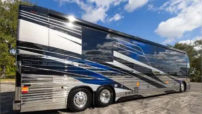2025 Prevost Epic X3 45 - Triple Bunks!