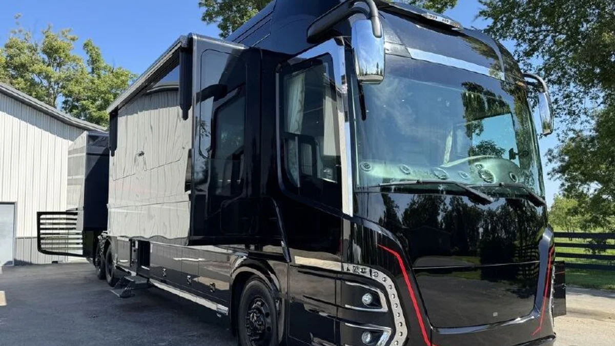 2017 Newell Coach P50 Base