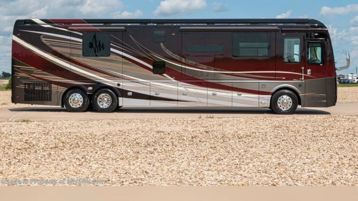 2022 Foretravel Realm Presidential Series LVB With Spa