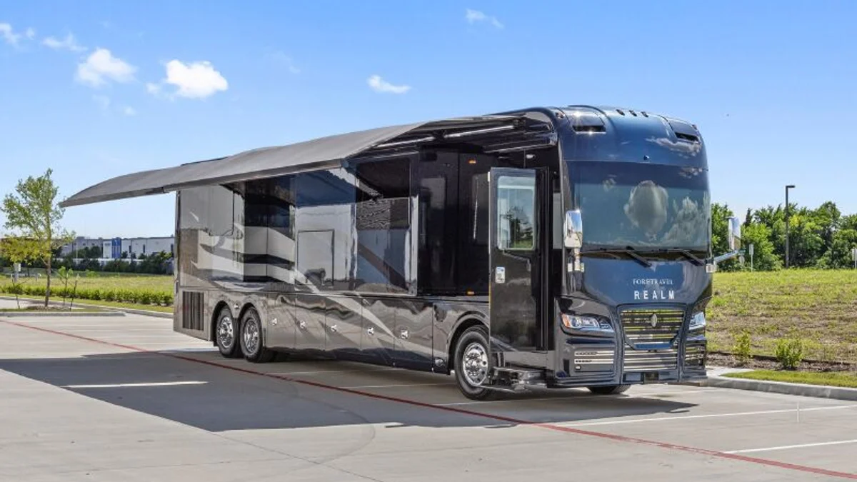 2023 Foretravel Realm FS605 LVB