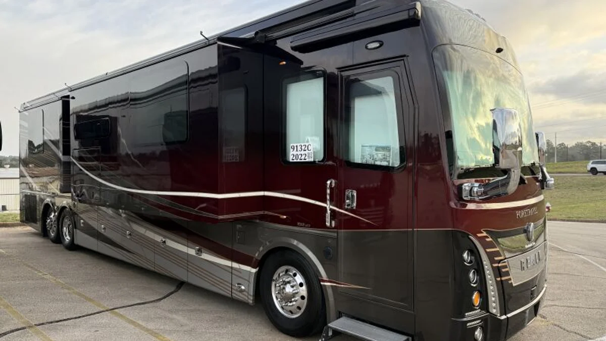 2022 Foretravel Realm Presidential Series LVMS