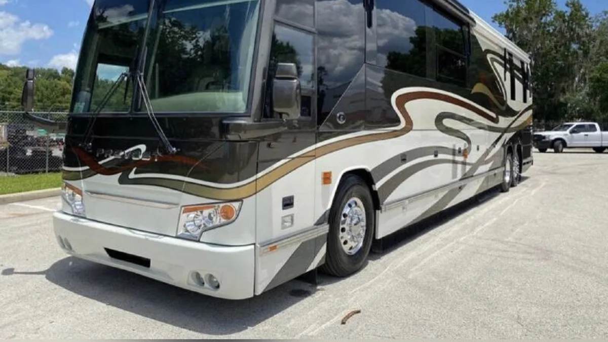 2010 Featherlite Featherlite H3 45 Featherlite