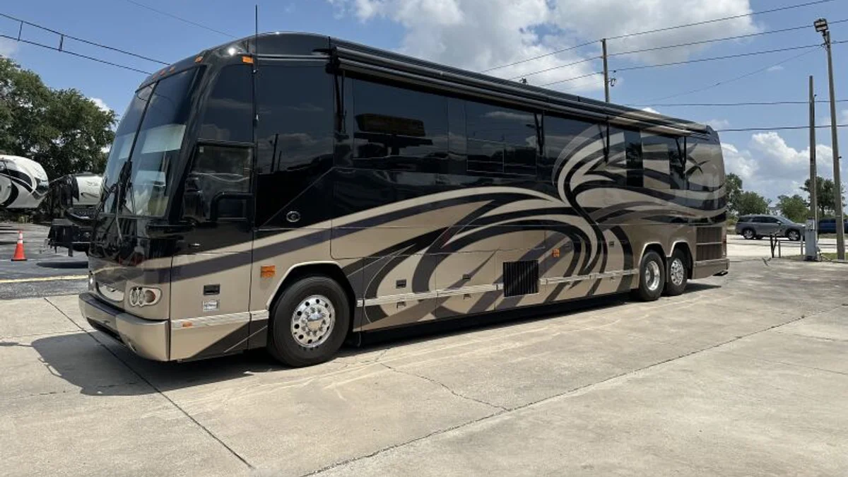 2009 Featherlite Featherlite H3 45 Featherlite