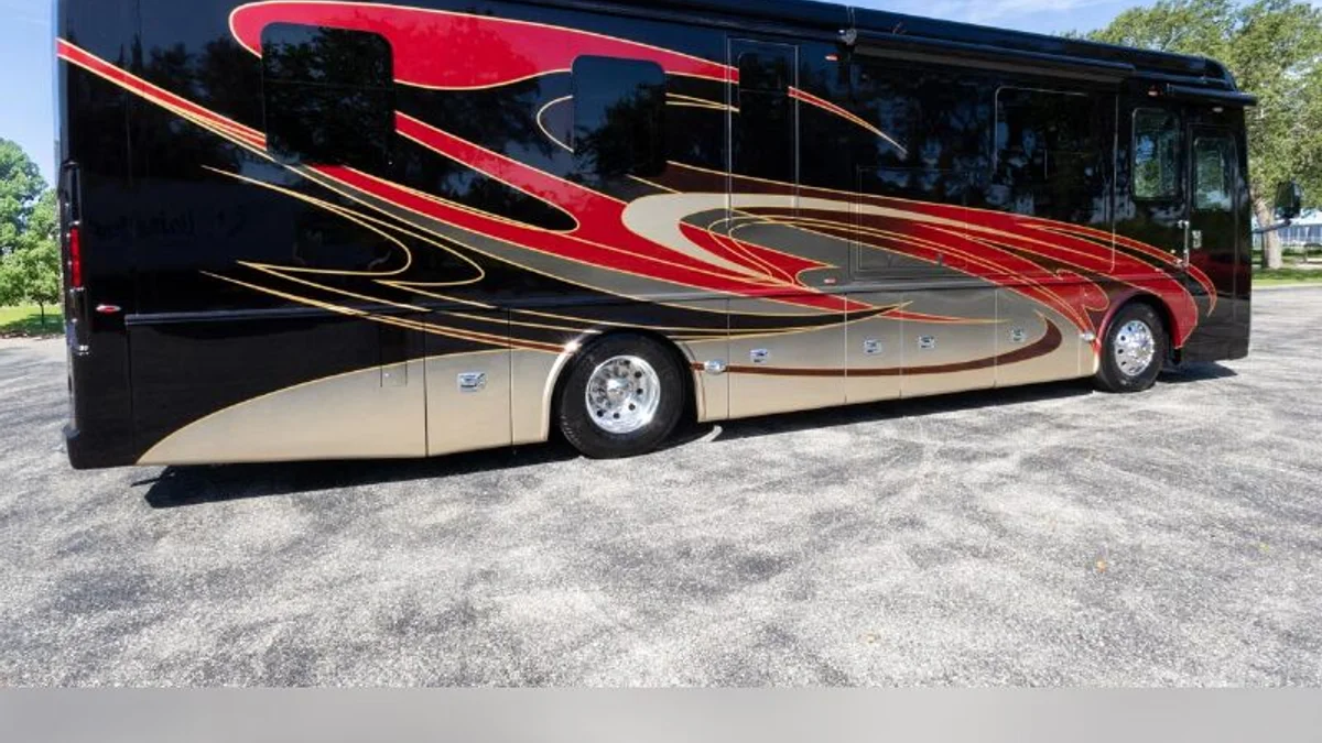 2022 Foretravel Realm FS450