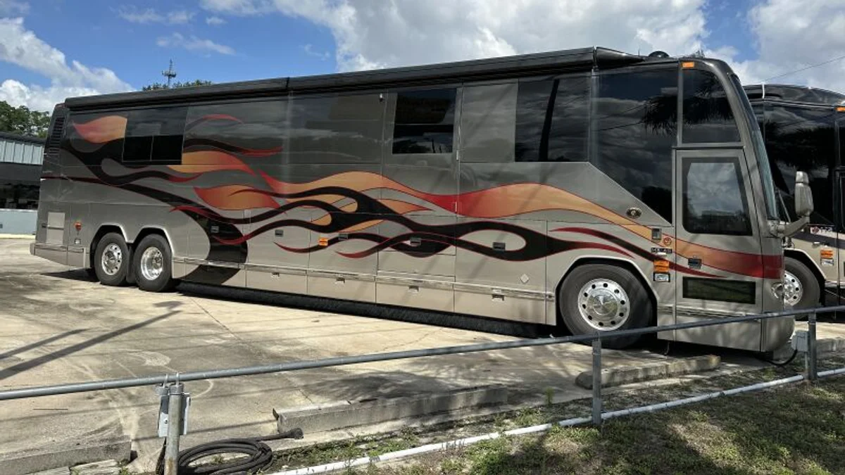 2006 Featherlite Featherlite H3 45 Featherlite