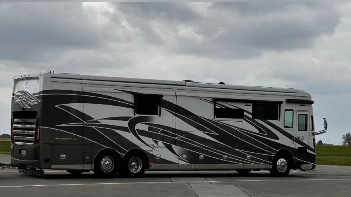 2021 Tiffin Zephyr 45 PZ