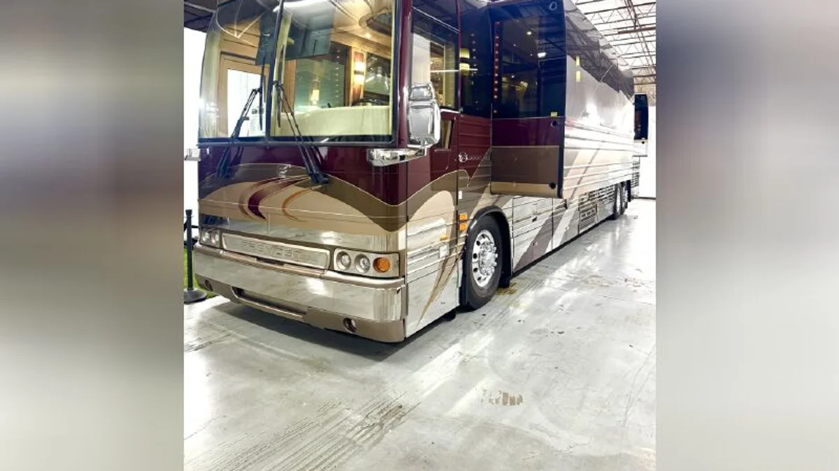 2005 Country Coach Prevost Xl2