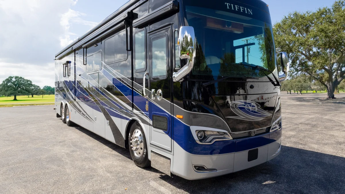 2022 Tiffin Allegro Bus