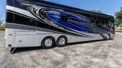 2022 Tiffin Allegro Bus photo 4