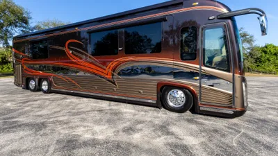 2013 Newell P2000I photo 2