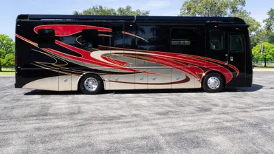 2022 Foretravel Realm photo 3