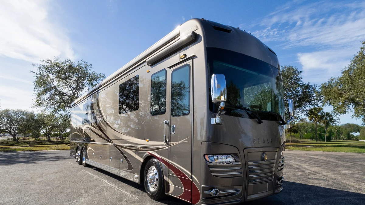 2016 Foretravel Realm