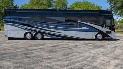 2024 Tiffin Phaeton photo 3