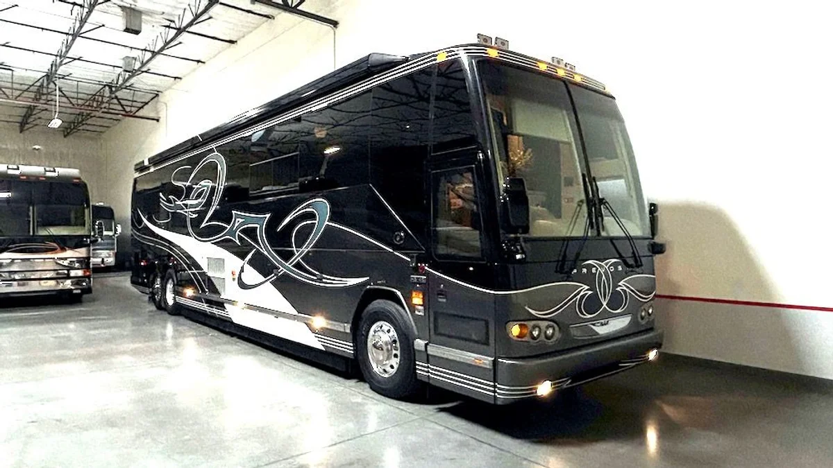 2005 Featherlite Featherlite Vantare H3-452s Featherlite