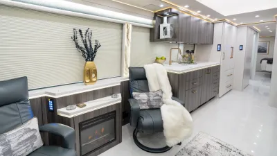 2024 Marathon Coach Marathon Coach Marathon photo 2