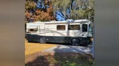 2002 Country Coach Allure 32