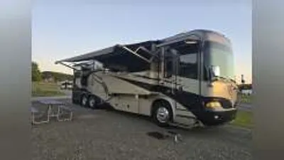2005 Country Coach Allure 430 430 Hood River