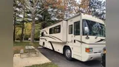 2002 Country Coach Intrigue 36'