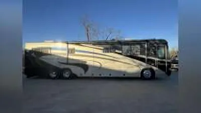 2004 Country Coach Allure 40 Newport