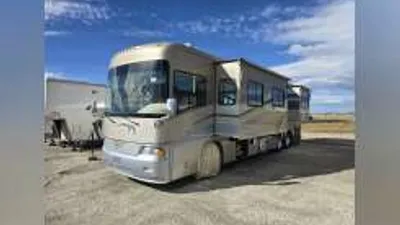 2005 Country Coach Allure 470 Sunset Bay