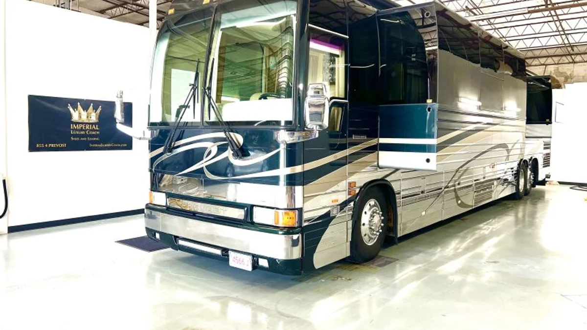 2004 Prevost Country Coach 45 XLII Country Coach