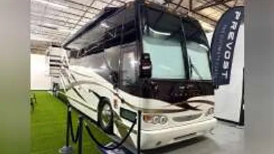 2004 Featherlite Featherlite H3 45 Triple Slide