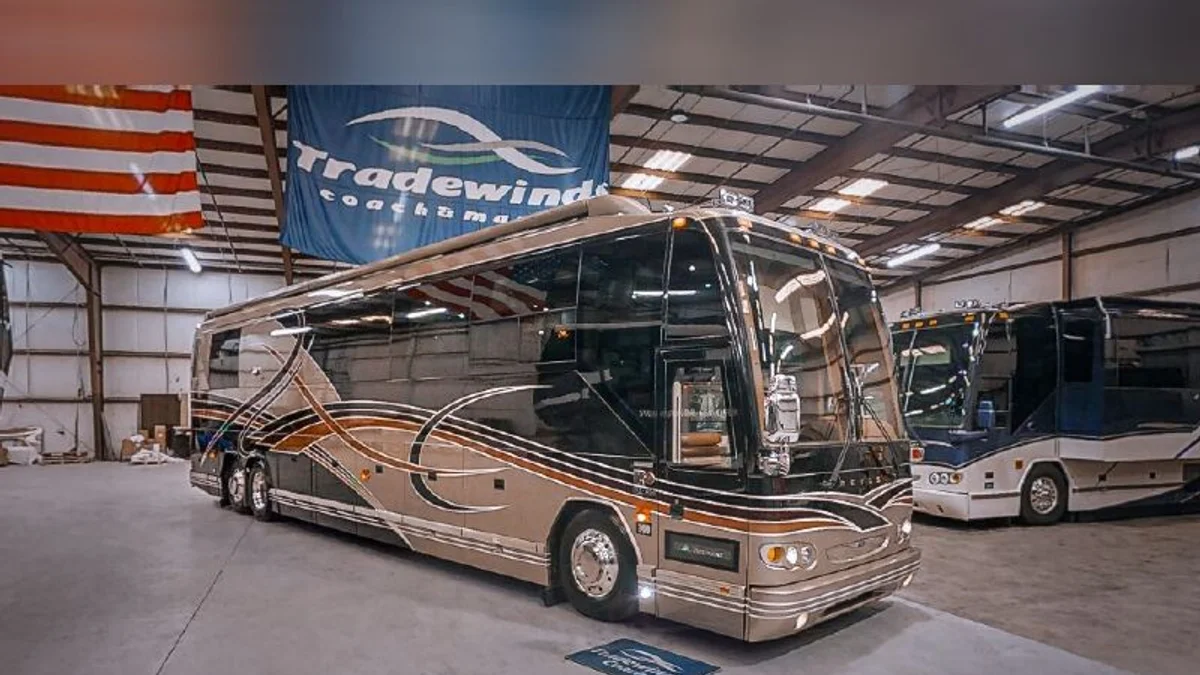 2004 Prevost Parlaiment H3 45 Parliament