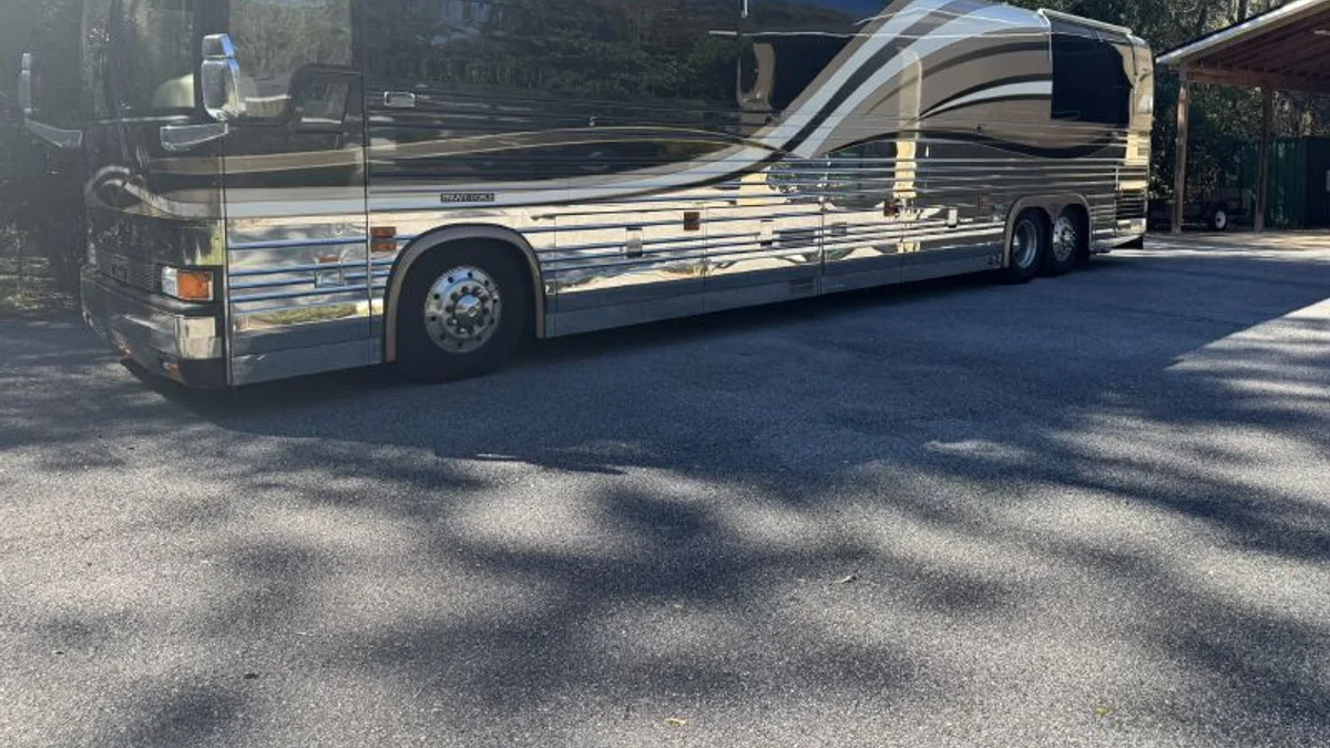 2003 Liberty Coach Elegant Lady 45XL